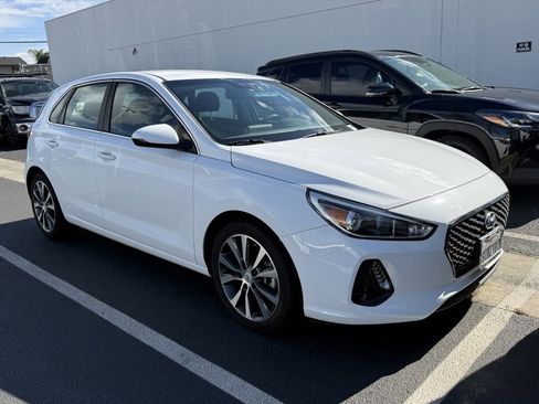 Used 2019 Hyundai Elantra GT image 2