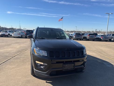 Used 2020 Jeep Compass Latitude image 3