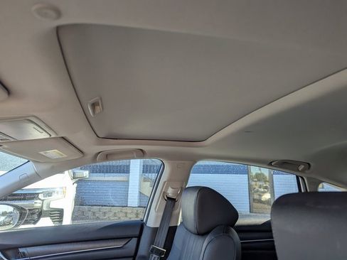 Used 2019 Honda Accord Touring image 28