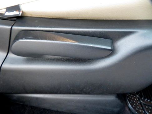 Used 2017 Jeep Grand Cherokee Laredo image 26