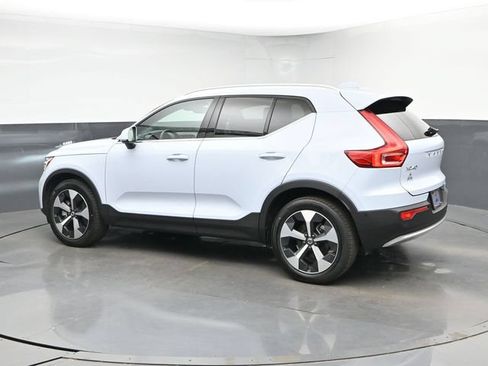 Used 2025 Volvo XC40 B5 Plus AWD/4WD image 7