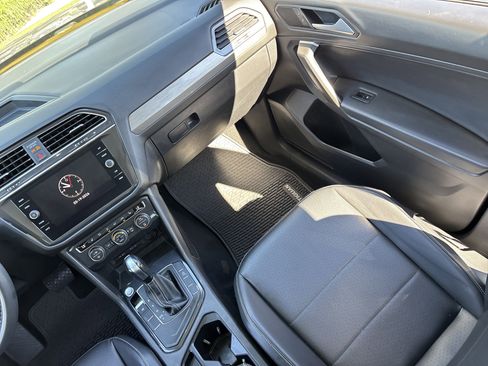 Used 2021 Volkswagen Tiguan SE image 15