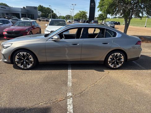 Certified 2026 BMW 530i image 8