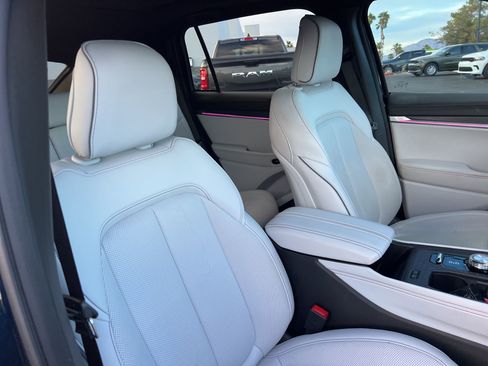 Used 2025 Jeep Wagoneer S Limited image 25