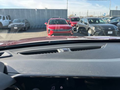 Used 2025 Chevrolet Trax LT image 18