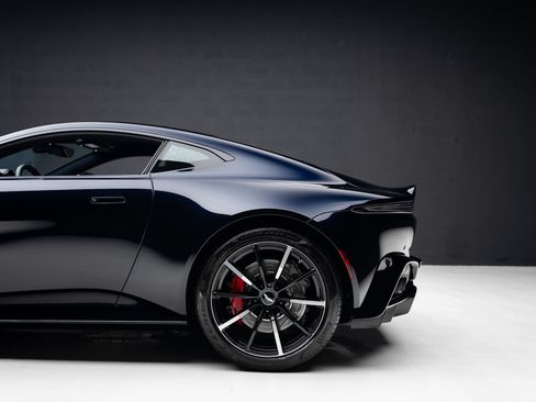 Used 2023 Aston Martin V8 Vantage Coupe RWD image 19