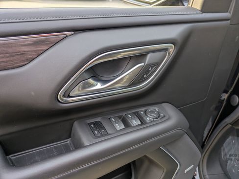 Used 2023 Chevrolet Suburban Z71 w/ Off-Road Capability Package image 16