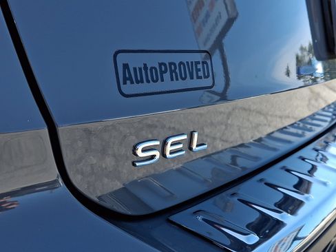 Used 2022 Volkswagen Taos SEL w/ Panoramic Sunroof Package AWD/4WD image 29