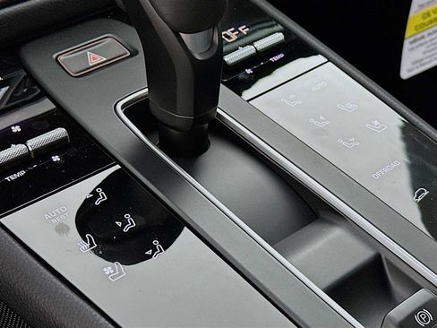 New 2026 Porsche Macan AWD/4WD image 21