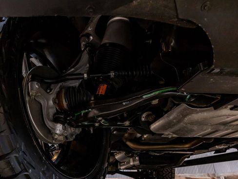 Used 2025 Chevrolet Tahoe High Country AWD/4WD image 14