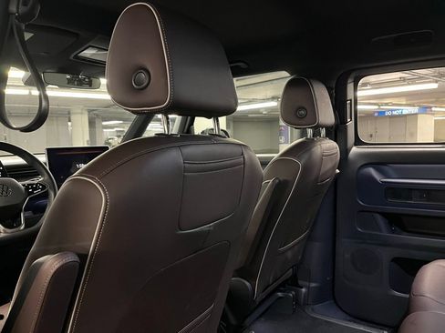 Certified 2025 Volkswagen ID. Buzz Pro S RWD image 22