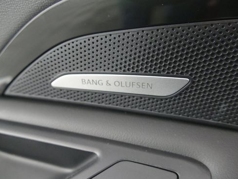 Certified 2025 Audi Q5 2.0T Premium Plus w/ Premium Plus image 12