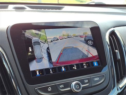 Used 2022 Chevrolet Equinox RS w/ Infotainment Package image 11