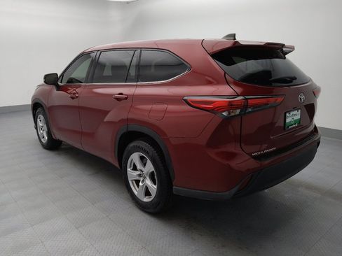 Used 2022 Toyota Highlander LE image 3