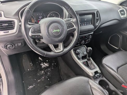 Used 2019 Jeep Compass Latitude image 10