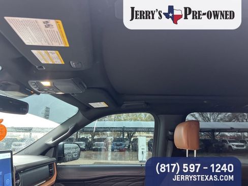 Used 2024 Ford Expedition Platinum image 9
