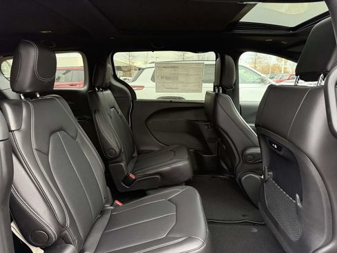 New 2026 Chrysler Pacifica Select w/ S Appearance Package AWD/4WD image 16