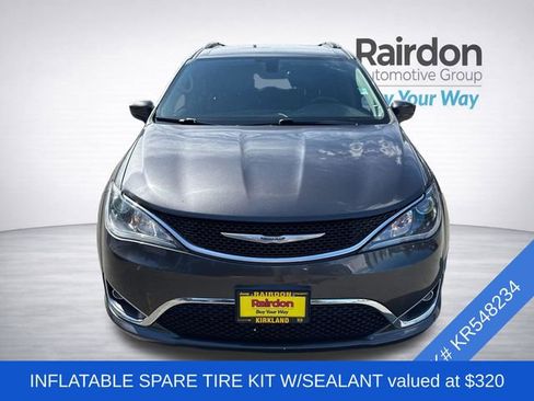 Used 2019 Chrysler Pacifica Touring-L FWD image 2