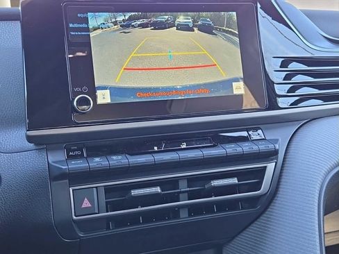 Used 2025 Toyota Camry SE w/ Convenience Package FWD image 25