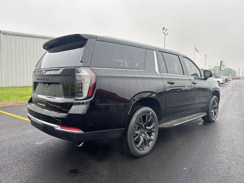 New 2026 Chevrolet Suburban LT w/ Comfort Package AWD/4WD image 8
