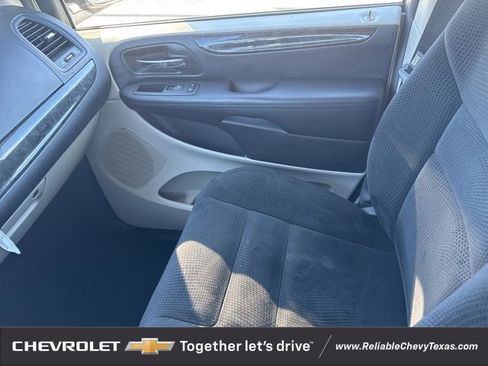 Used 2018 Dodge Grand Caravan SE w/ UConnect Hands-Free Group image 24