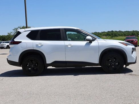 Used 2025 Nissan Rogue SV AWD/4WD image 7