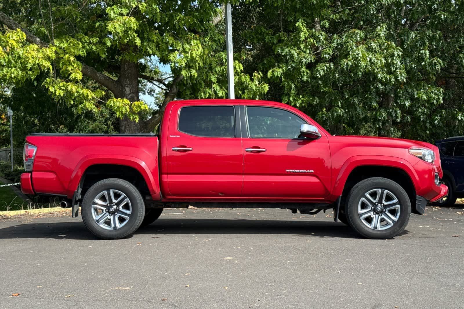 Used 2016 Toyota Tacoma Limited w/ Towing Package AWD/4WD image 8