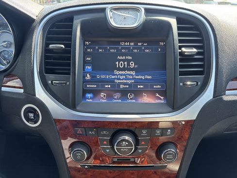 Used 2014 Chrysler 300 image 18