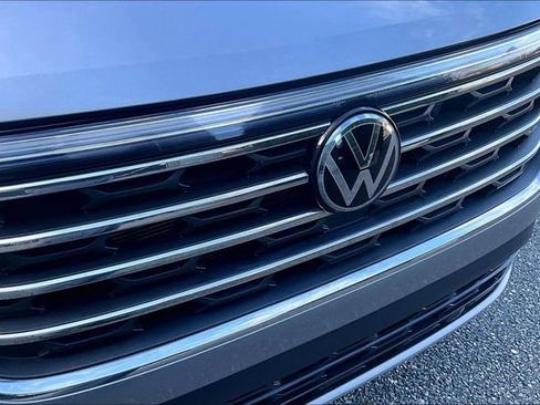 Used 2025 Volkswagen Atlas SE image 33