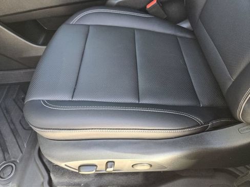 Used 2025 Chevrolet Traverse LT w/ Sun and Wheel Package FWD image 24
