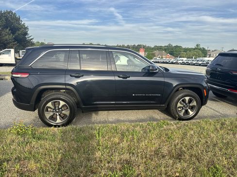 Used 2023 Jeep Grand Cherokee 4WD 4xe image 11