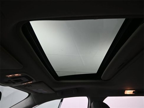 Used 2022 Toyota Sienna XLE image 6