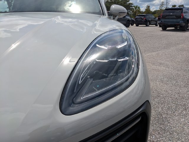 Used 2023 Porsche Macan Turbo AWD/4WD image 9