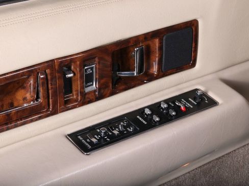 Used 1994 Cadillac Fleetwood Brougham RWD image 65