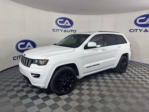 Used 2018 Jeep Grand Cherokee Altitude image 7