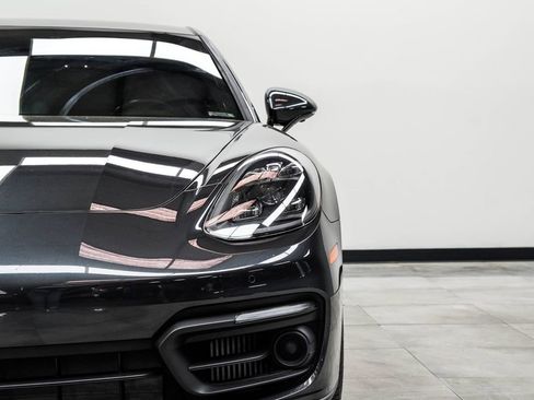 Used 2023 Porsche Panamera 4 Platinum Edition image 4