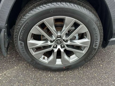 Used 2023 Toyota RAV4 XLE Premium image 9