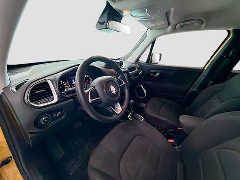 Used 2018 Jeep Renegade Latitude image 16