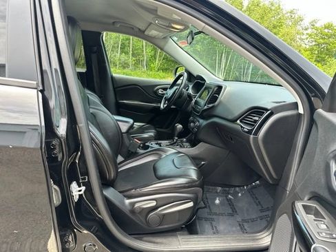 Used 2019 Jeep Cherokee Latitude Plus AWD/4WD image 11