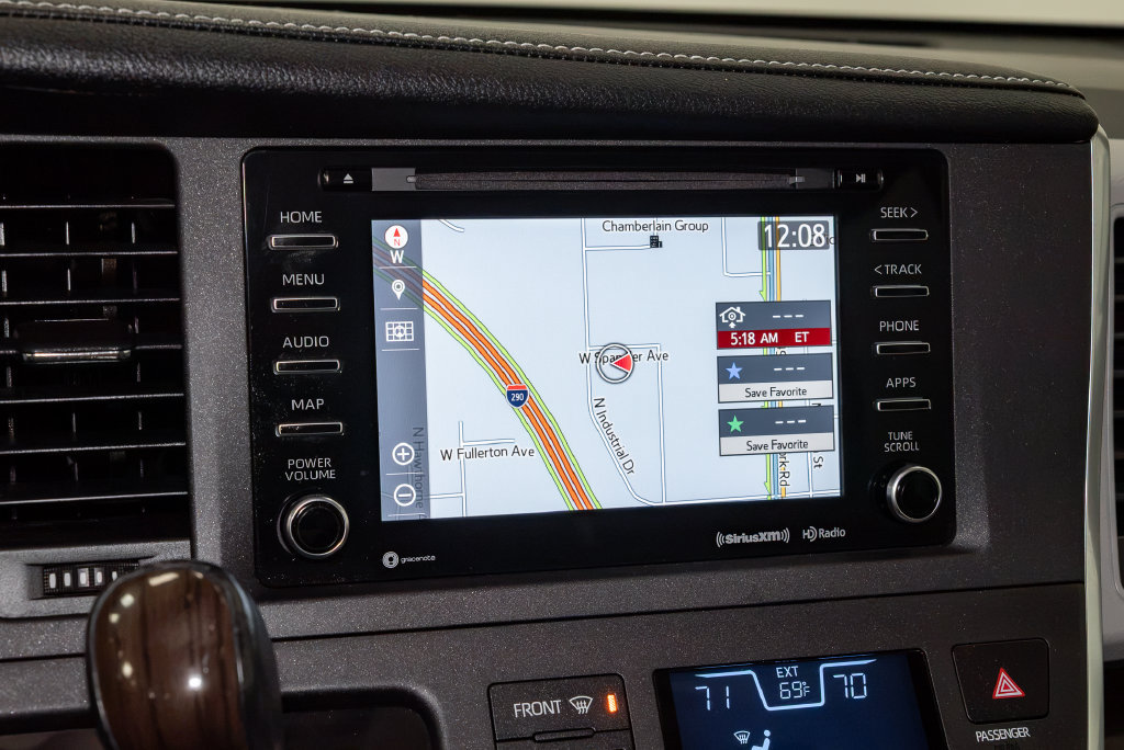 Used 2018 Toyota Sienna XLE Premium FWD image 17