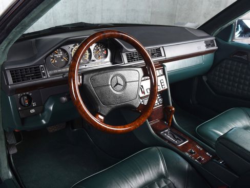 Used 1995 Mercedes-Benz E 320 Convertible image 4