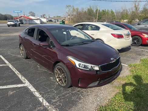 Used 2017 Kia Forte LX image 2
