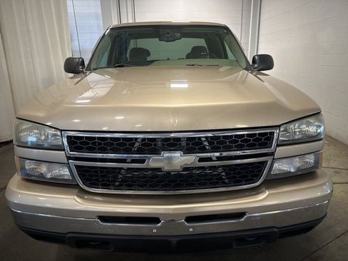 Used 2006 Chevrolet Silverado 1500 LT w/ Light Duty Power Package image 2