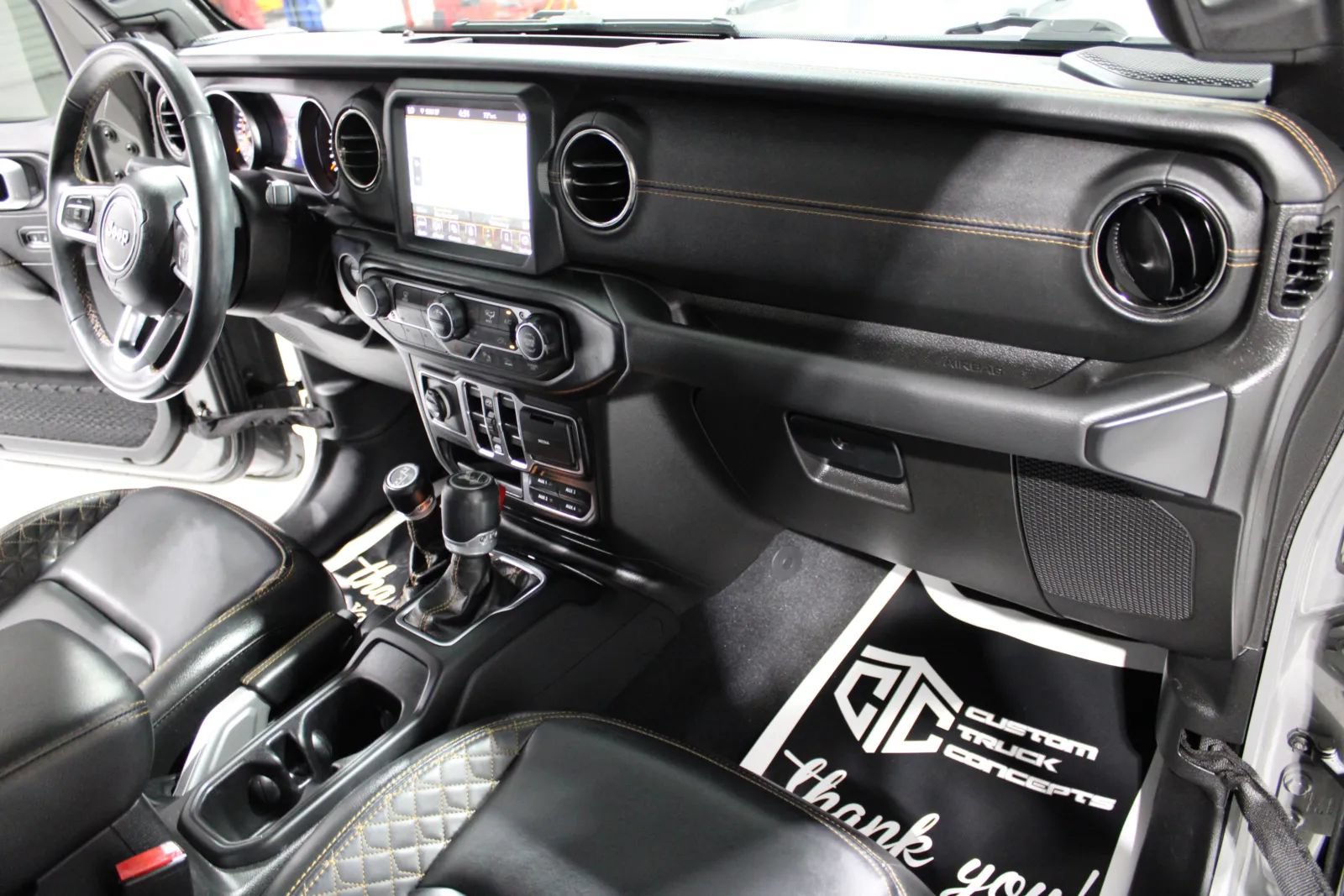 Used 2022 Jeep Wrangler Unlimited Sahara AWD/4WD image 34