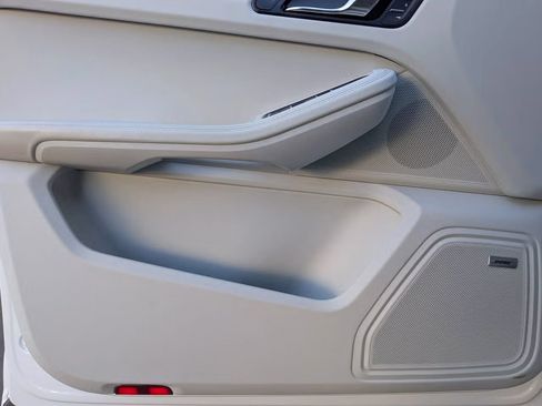 Certified 2025 Porsche Macan S AWD/4WD image 14