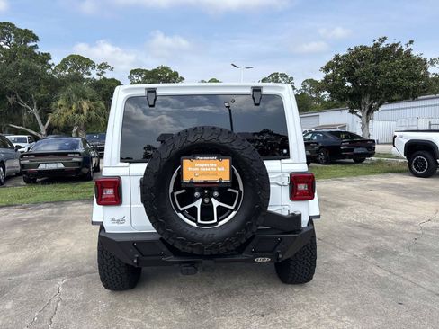 Certified 2026 Jeep Wrangler Unlimited Rubicon AWD/4WD image 4