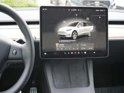 Used 2022 Tesla Model Y Performance image 16