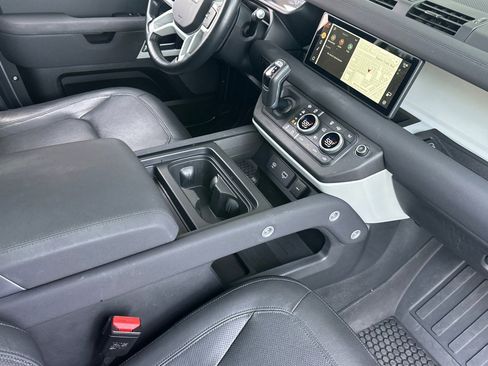 Used 2023 Land Rover Defender 110 SE image 32