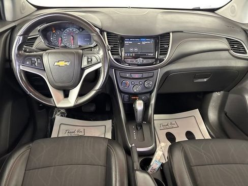 Used 2019 Chevrolet Trax LT w/ LT Convenience Package FWD image 26