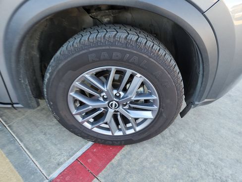 Used 2023 Nissan Rogue S image 9